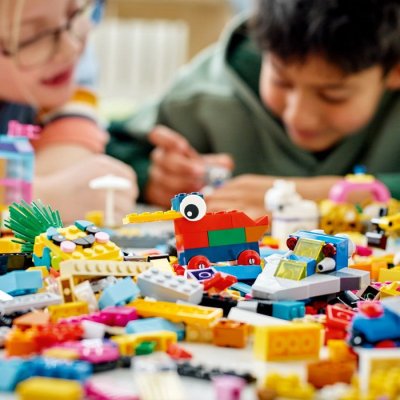 Lego Classic 11021 90 rokov hier, 1100 dielikov