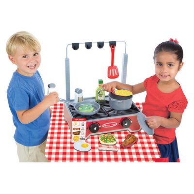 Melissa & Doug Drevený varič s príslušenstvom, 19 ks