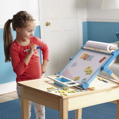 Melissa & Doug Stolná tabuľa 2v1 s príslušenstvom